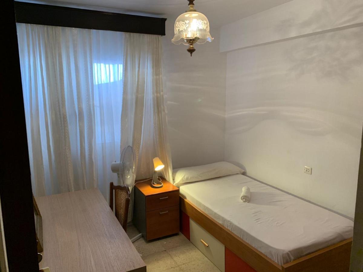Habitacion Individual En La Victoria 马拉加 外观 照片